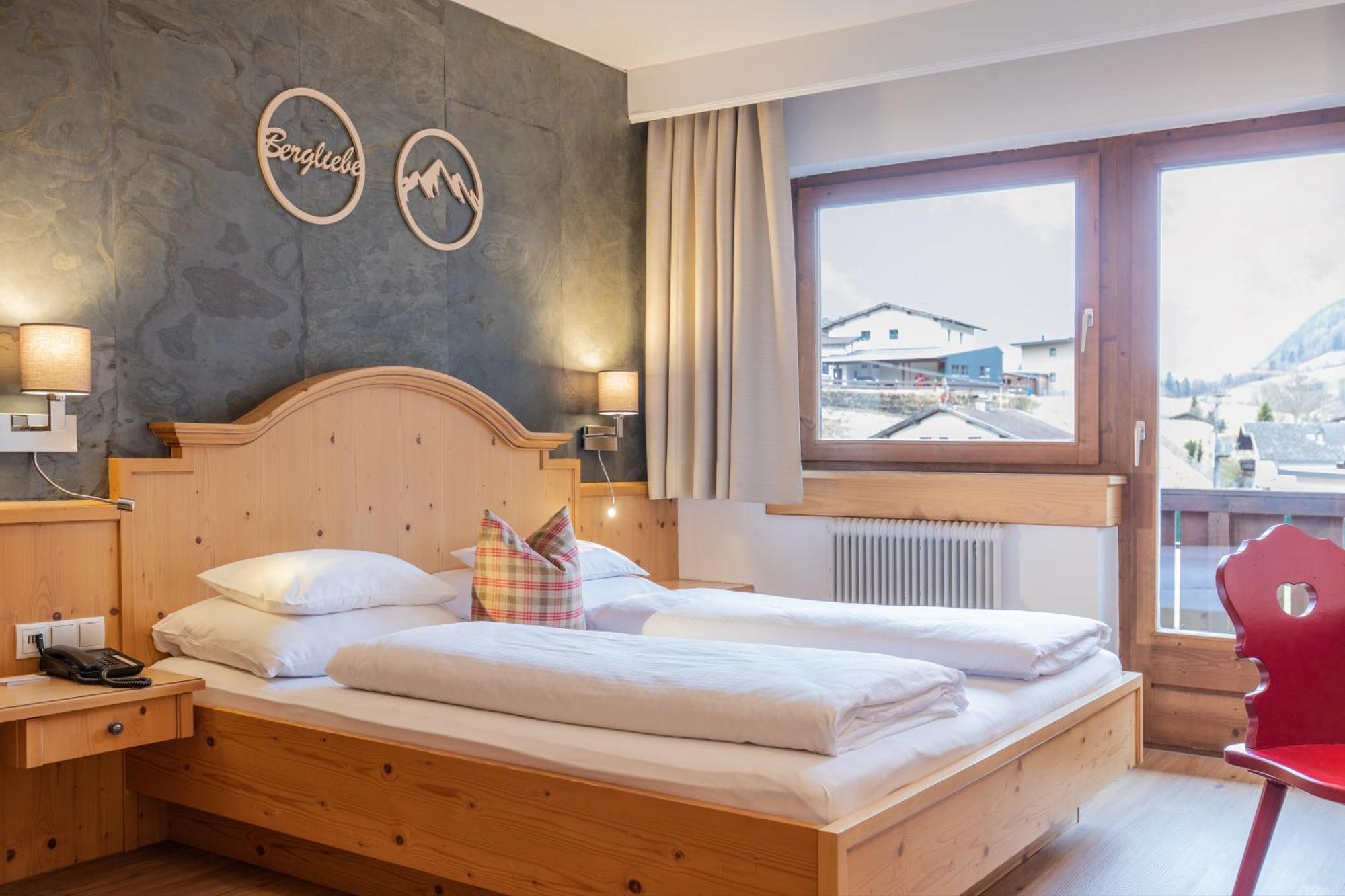 Familien- & Vitalhotel Auenhof Fulpmes Exterior photo