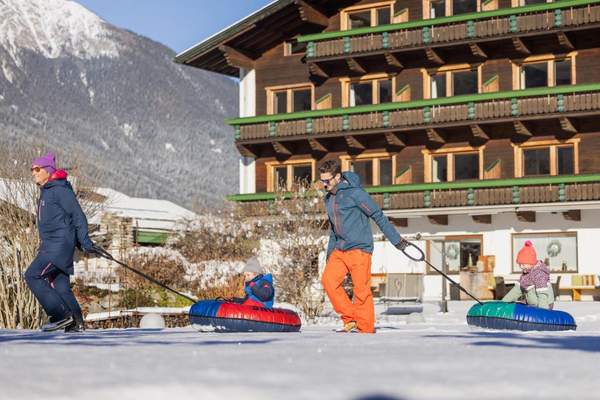 Familien- & Vitalhotel Auenhof Fulpmes Exterior photo